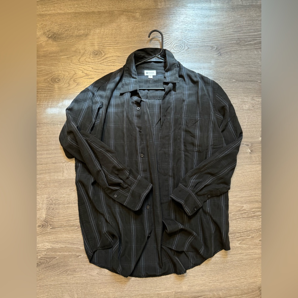 💚3/$10 Men’s Button Down Shirt LARGE